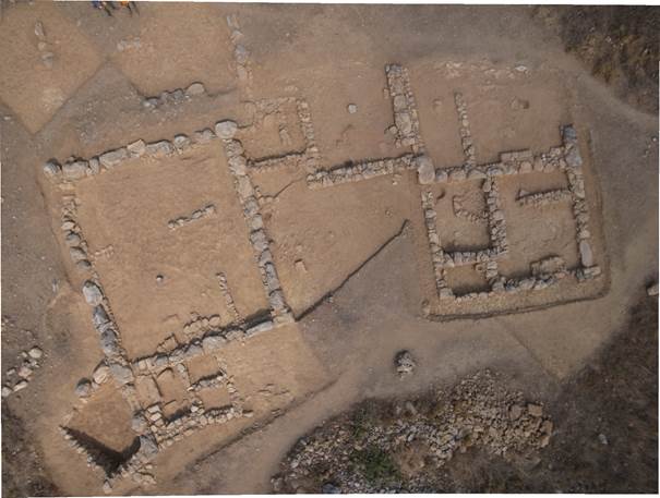 Aerial photo of the Neopalatial Quarter (Zone 2) (C. Gaston): BA to the left, BC to the right (North to the right) (© Sissi Project)